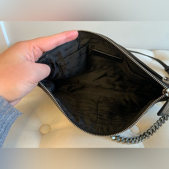Michael Kors Leather James Large Zip Clutch Crossbody Bag black hands free - Picture 5 of 15